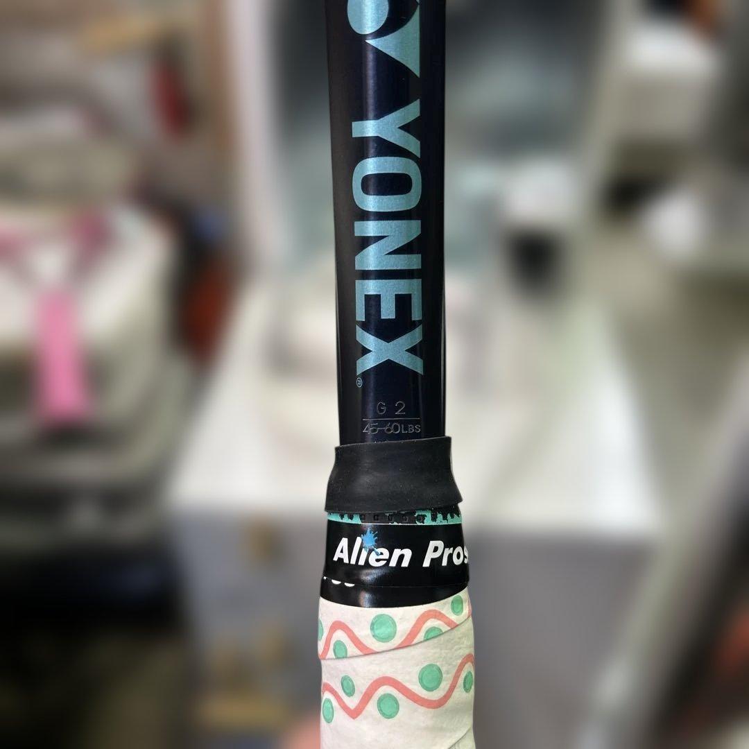 7059【美品】 YONEX Ezone100 2022 G2 テニスラケット