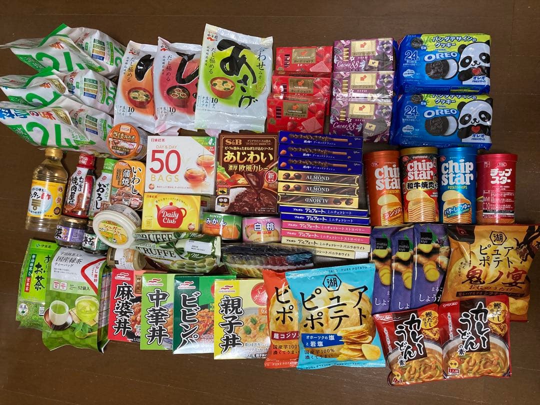 チョコレート、レトルト食品、味噌汁、お菓子、その他食料品詰め合わせ