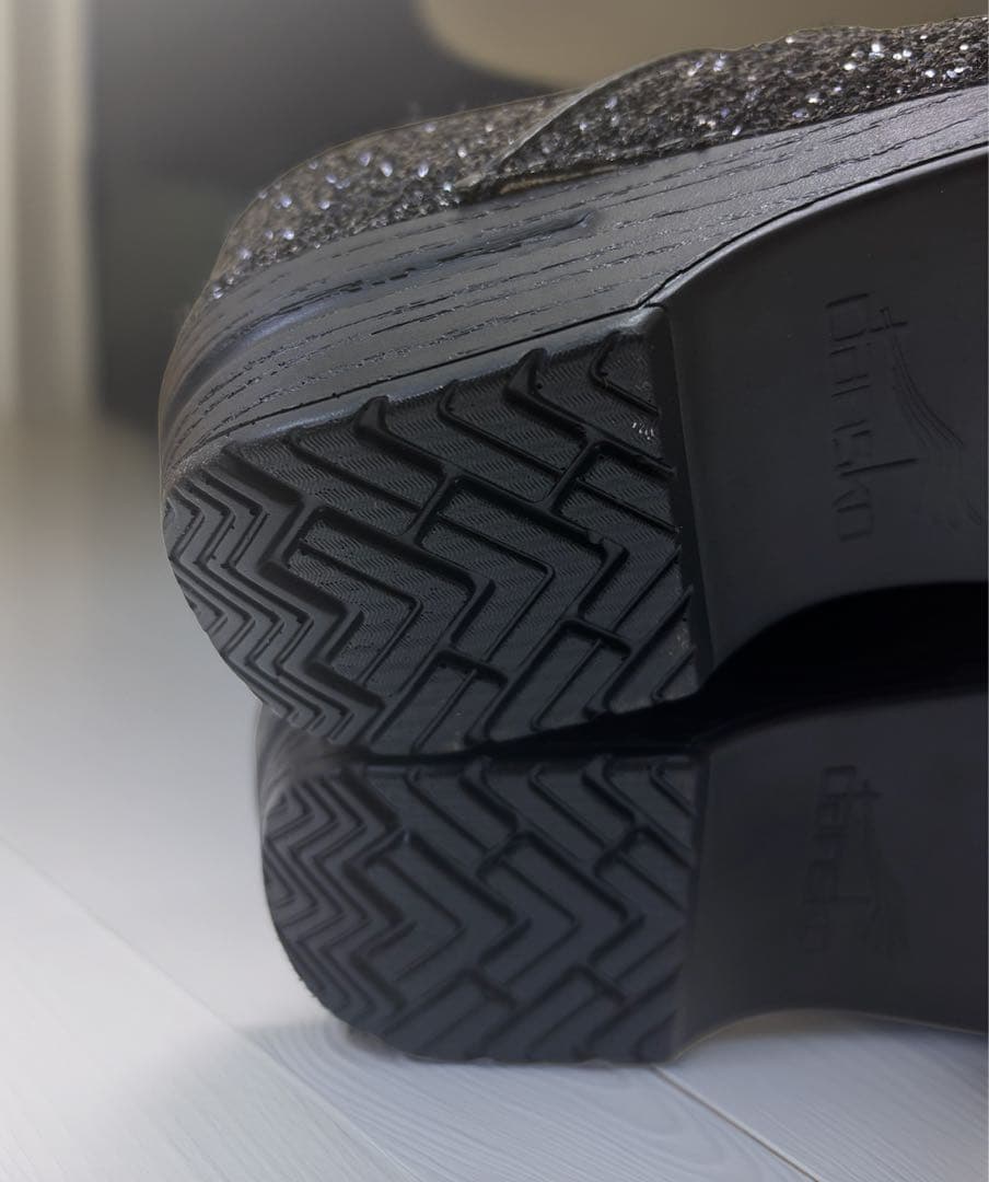 靴 dansko Professional. Black Glitter/ 38