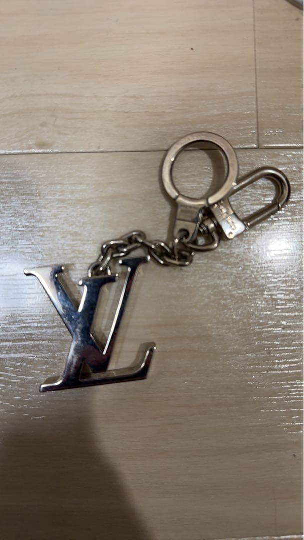Louis Vuitton シルバーキーホルダー