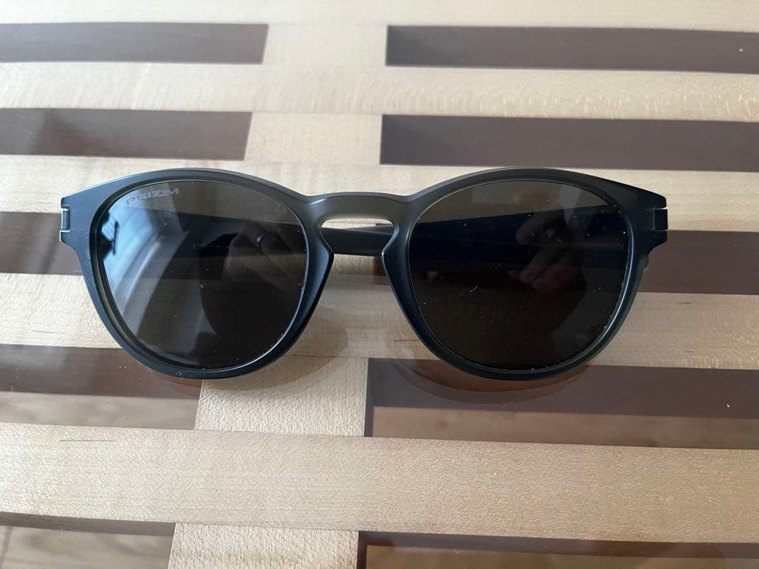 オークリー「ラッチ」プリズムレンズ&マイクロファイバーケースのおまけ付き