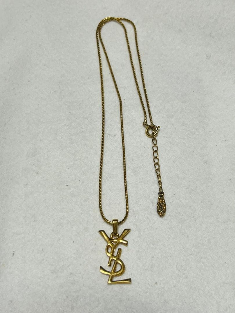 YVES SAINT LAURENT イブサンローラン　ロゴネックレス