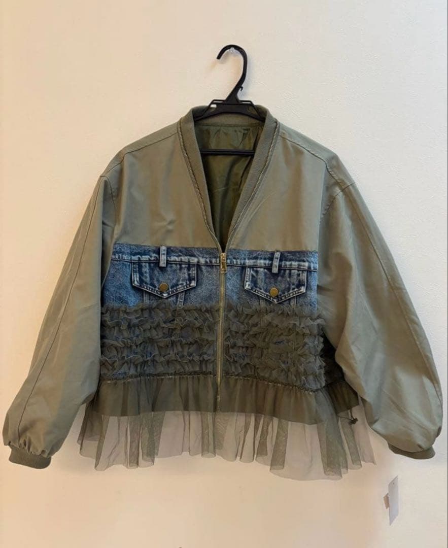 フリル付きオリーブグリーンジャンパー Mサイズ