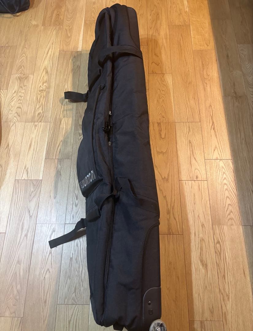 Burton ウィール付きスノーボードバッグ ブラック