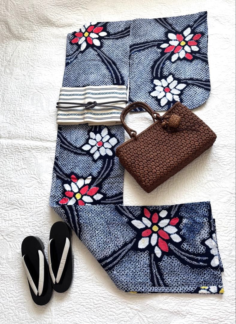 粋な大人の浴衣 ◆ 有松絞り 舞花文 モダンな柄いき