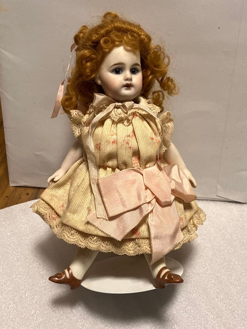 ビスクドール　アンティークのコレクション用磁器人形 (Kemper かつら)