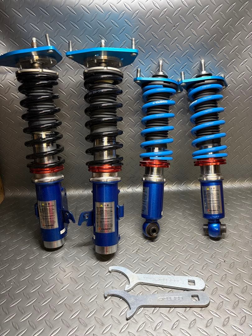 使用僅かインプレッサ GRB GRF 車高調 クスコ ストリートゼロCUSCO