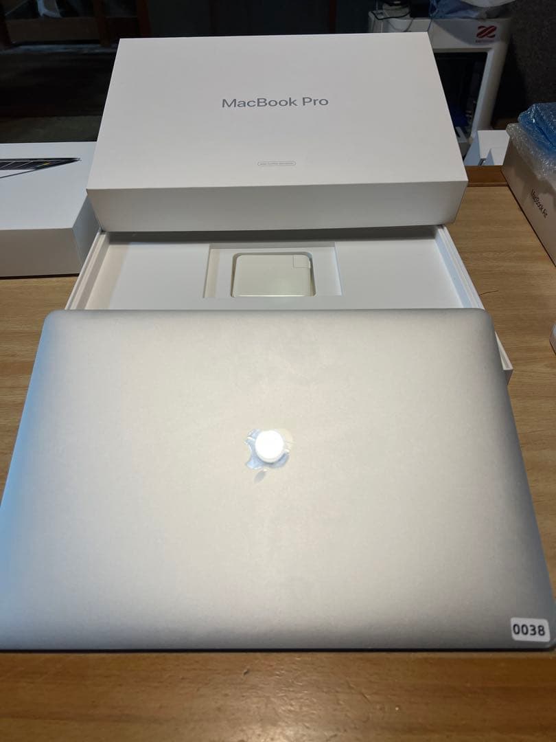 【2025年os搭載】MacBook Pro 15インチ　32gメモリ-