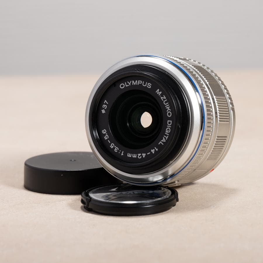 OLYMPUS M.ZUIKO DIGITAL 14-42mm Ⅱ シルバー