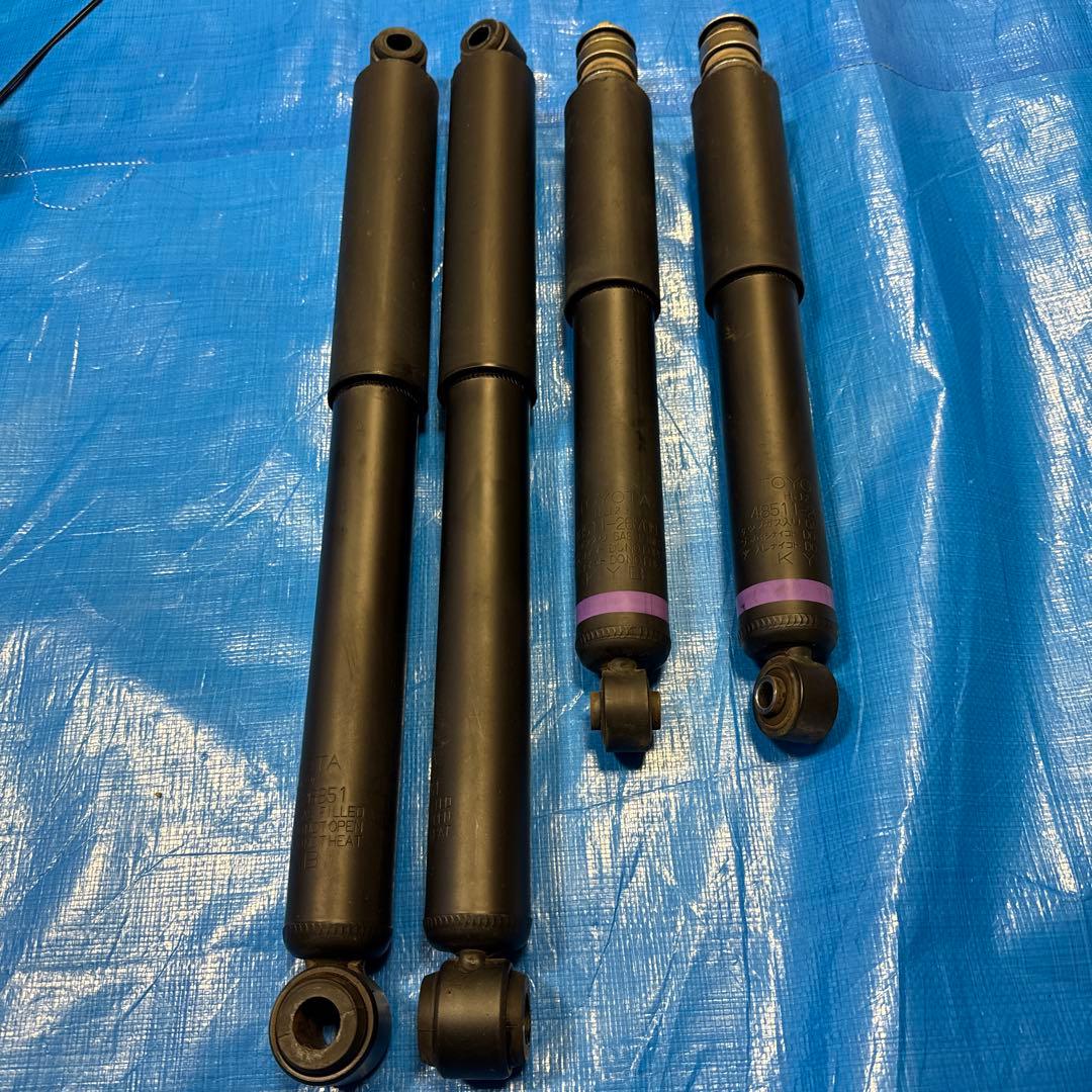 ハイエース８型純正ショックアブソーバー 4本セット