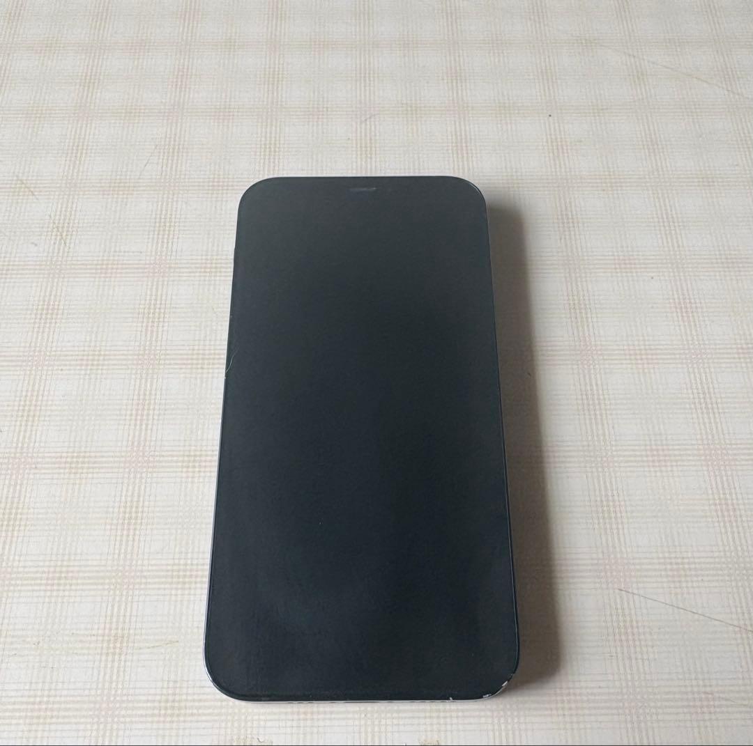 iPhone12 ブラック　背面に傷あり