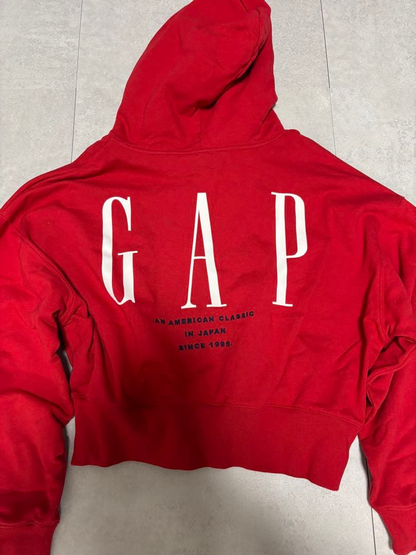 ☆完売品☆【GAP】30th アニバーサリー クロップドパーカー レッド M