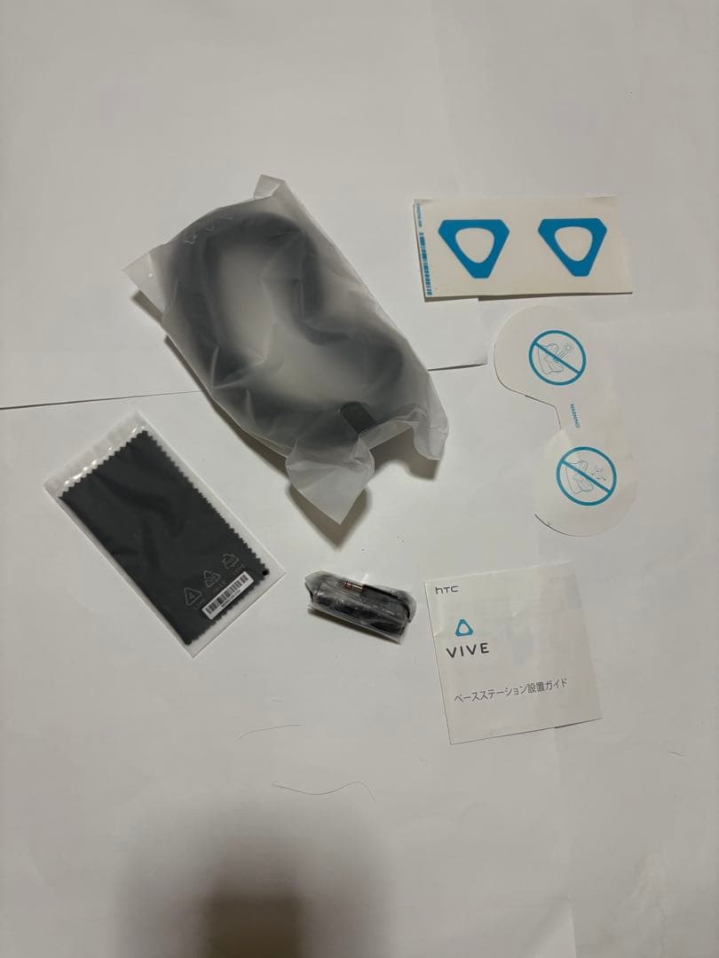 HTC VIVE VRヘッドセット 本体と付属品