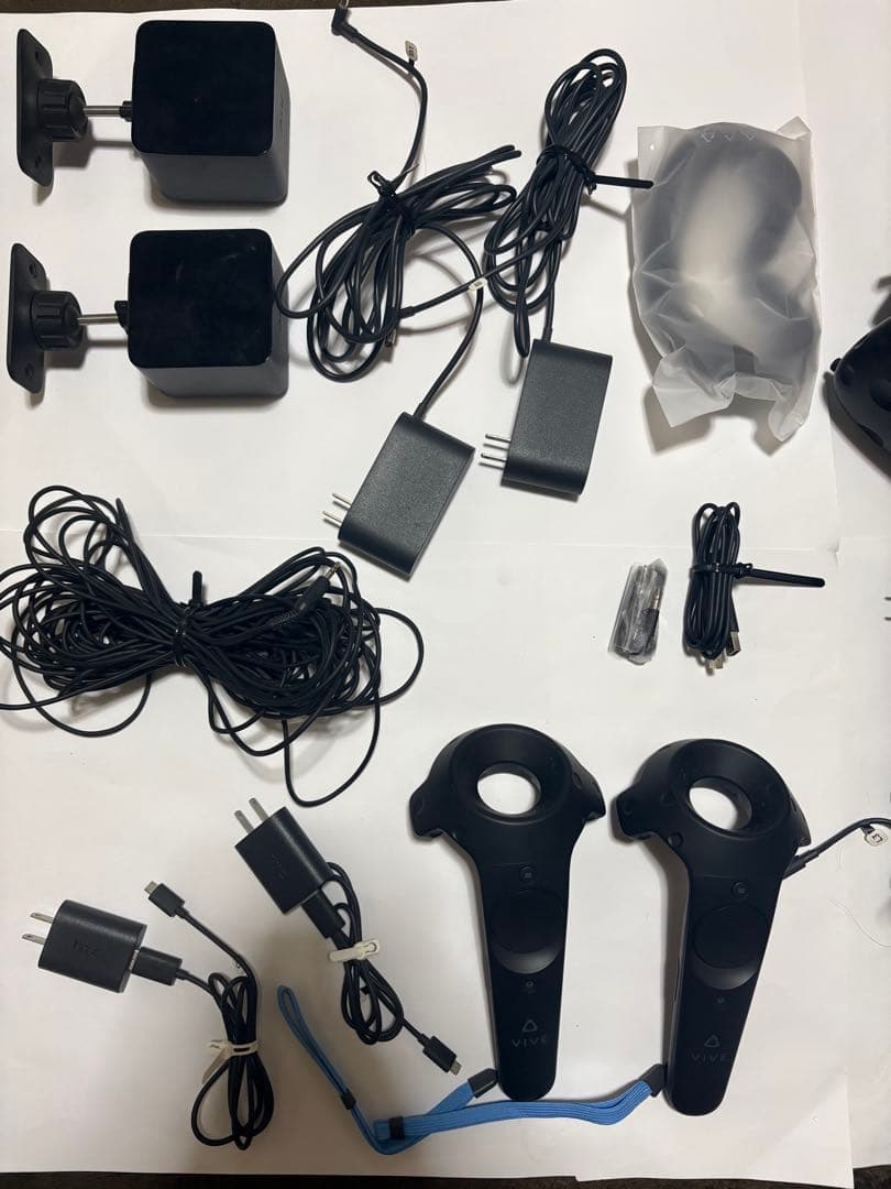 HTC VIVE VRヘッドセット 本体と付属品
