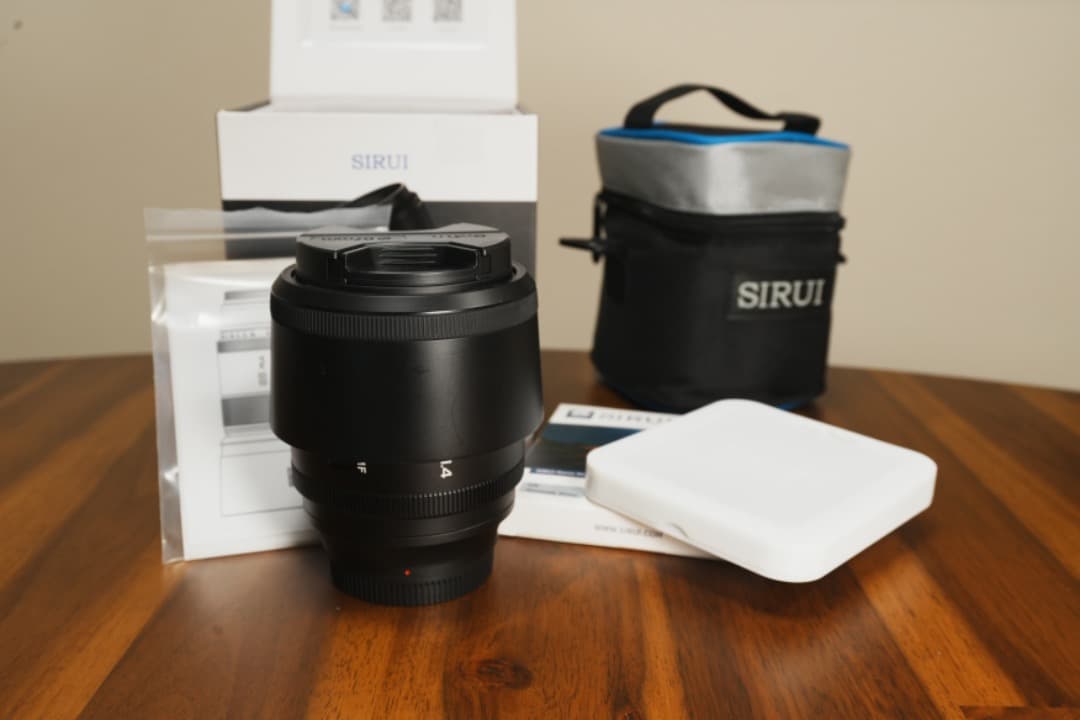 SIRUI Aurora 85mm F1.4 フィルター2点 レンズポーチ付属