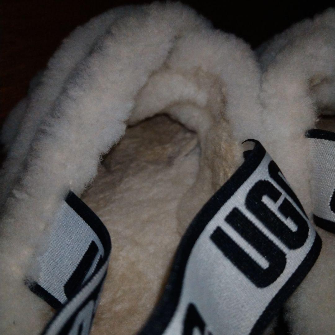 激レアUGGクロスストラップサンダル ブラック/ホワイト