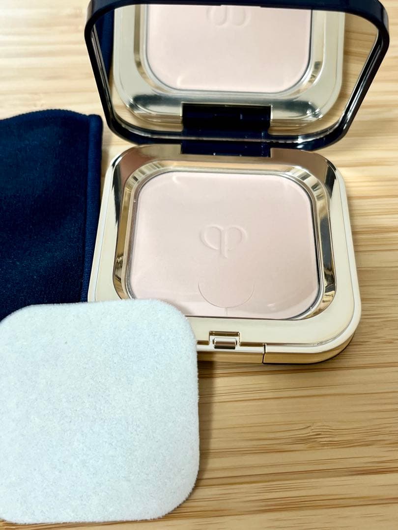 クレドポーボーテ　プードルコンパクトエサンシエルｎ【本体】