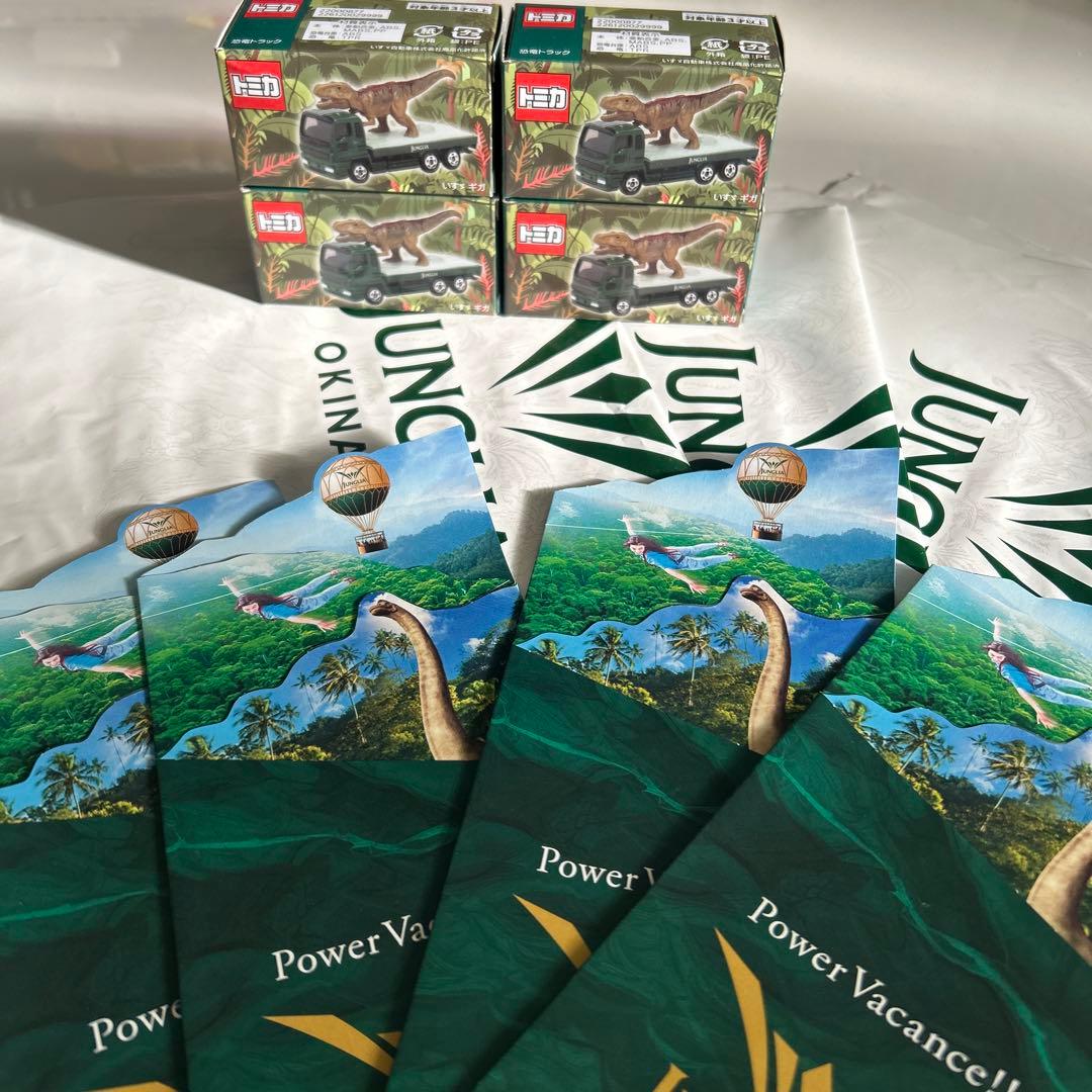 ジャングリア沖縄限定　いすゞギガトミカ4台セットショッパーとパンプレット付き❣️