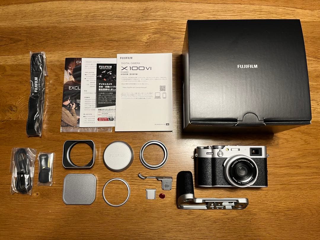 【ショット数600回】FUJIFILM x100ⅵ シルバー アクセサリー多数