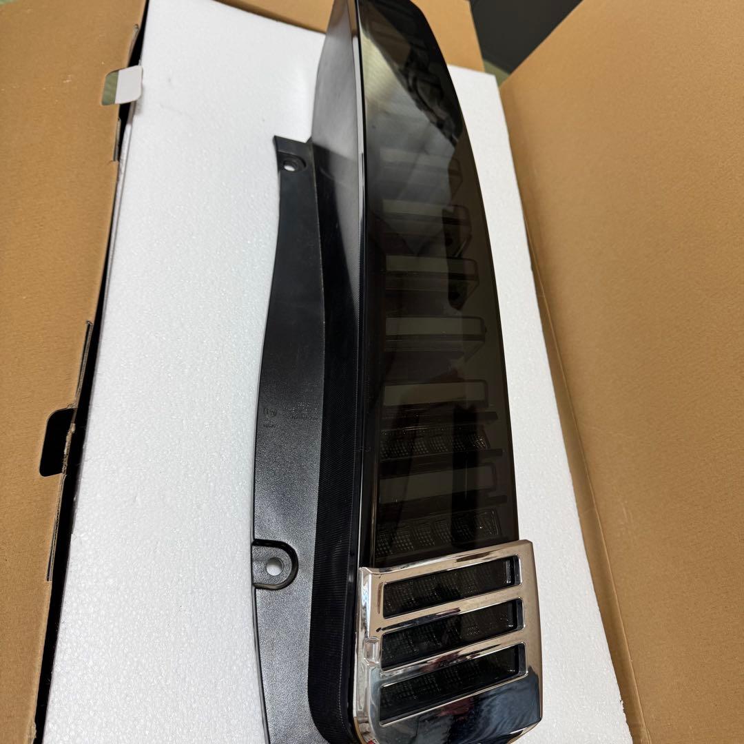 ❤️送料無料❤️80系ヴォクシー テールランプ スモーク ダズフェローズ 中古品