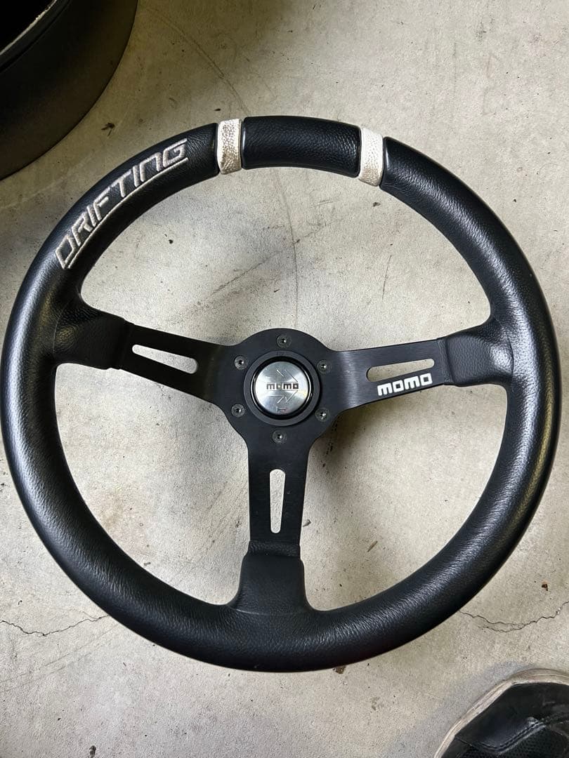 モモ　MOMO 33パイ ステアリング　ドリフティング　ディープタイプ
