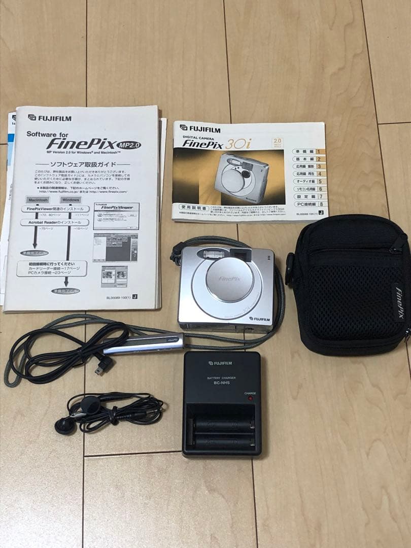 FUJIFILM FinePix 30i シルバー SDカード付