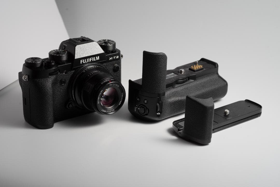FUJIFILM X-T2 + おまけ（レンズ、純正グリップ2種類、他）