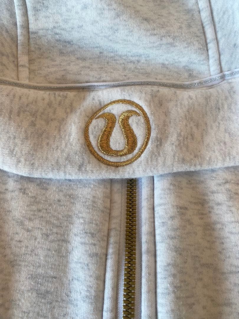 ルルレモン　パーカー　グレー　サイズ8