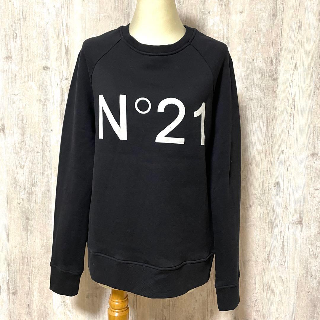 ■美品■ヌメロヴェントゥーノ N゜21　イタリア製　クルーネックスウェット　黒