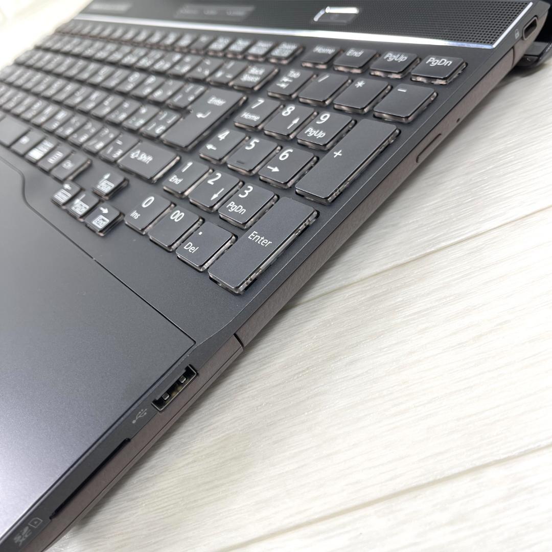 富士通 第8世代i7 新品SSD512＋HDD1T メモリ16 ノートパソコン