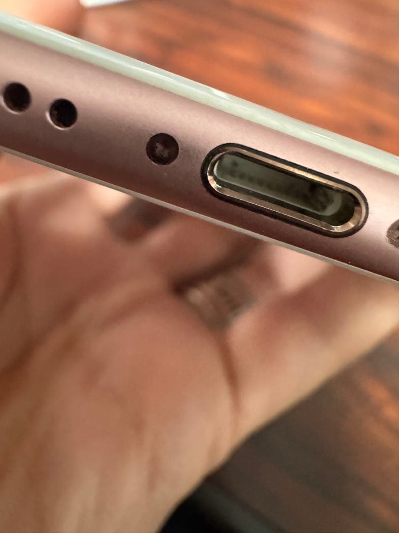 Apple iPhone 7 ローズゴールド A1779