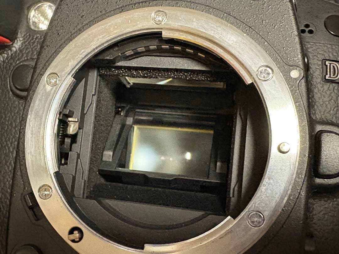 外箱付き　Nikon D90本体　バッテリー1本、ネックストラップ