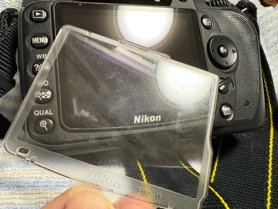 外箱付き　Nikon D90本体　バッテリー1本、ネックストラップ