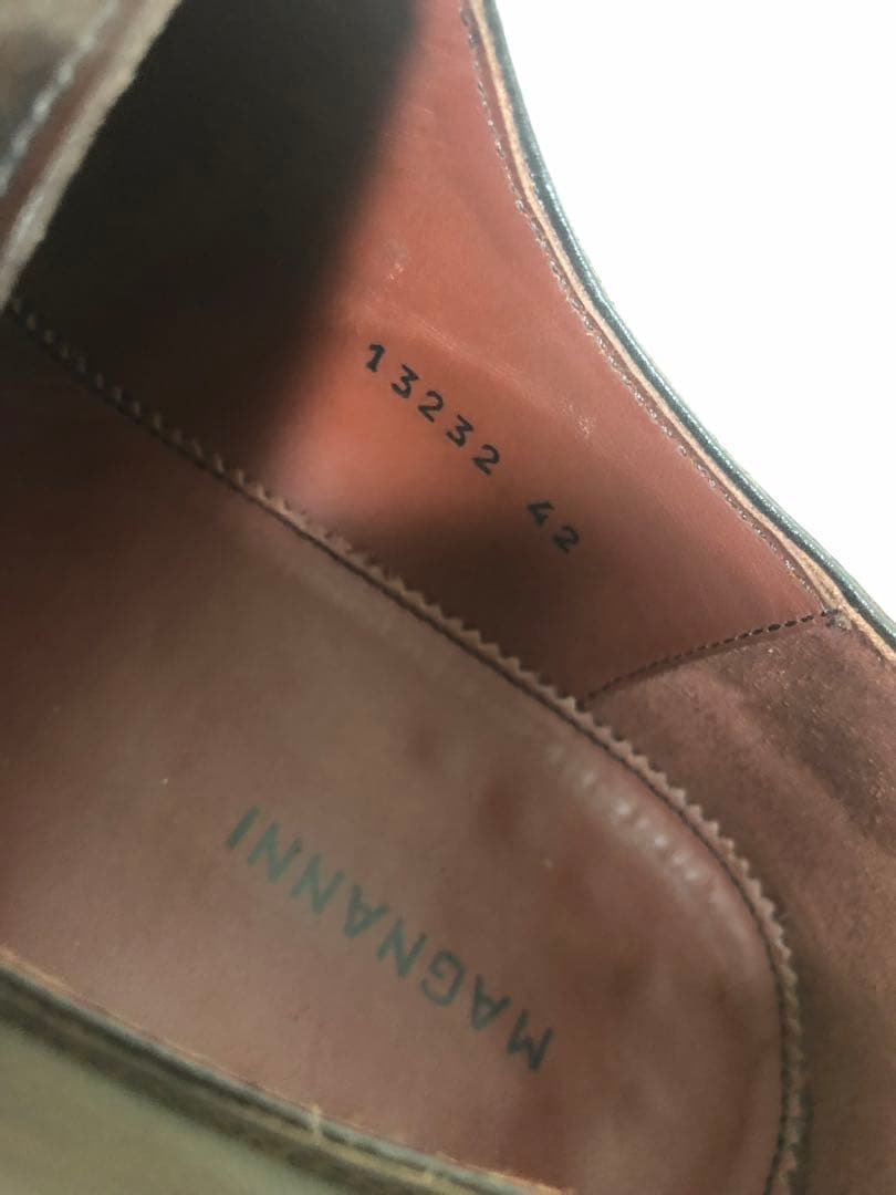 m*a様 MAGNANNI 13232 オパンケ レザーホールカットドレスシュー