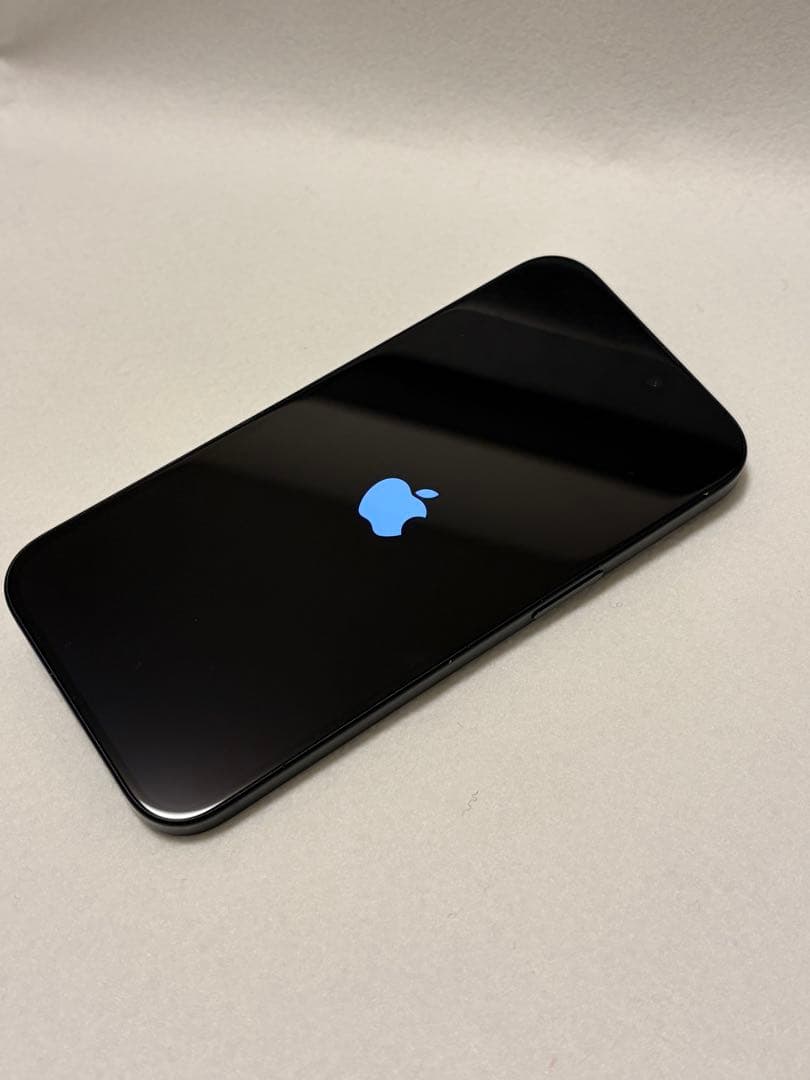 iPhone15 128GB ブラック SIMフリー 背面ヒビあり