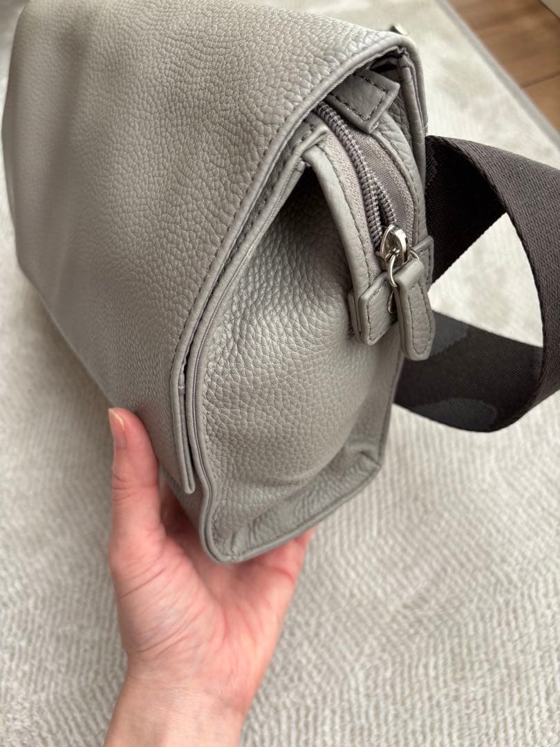 ear PAPILLONNER(イアパピヨネ) 本革　ボディバッグ