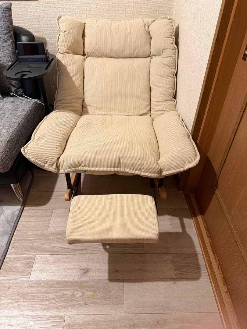ロッキングチェア リクライニングソファ クリーム色 オットマン付き