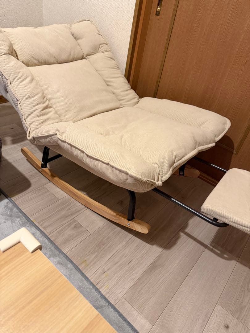 ロッキングチェア リクライニングソファ クリーム色 オットマン付き