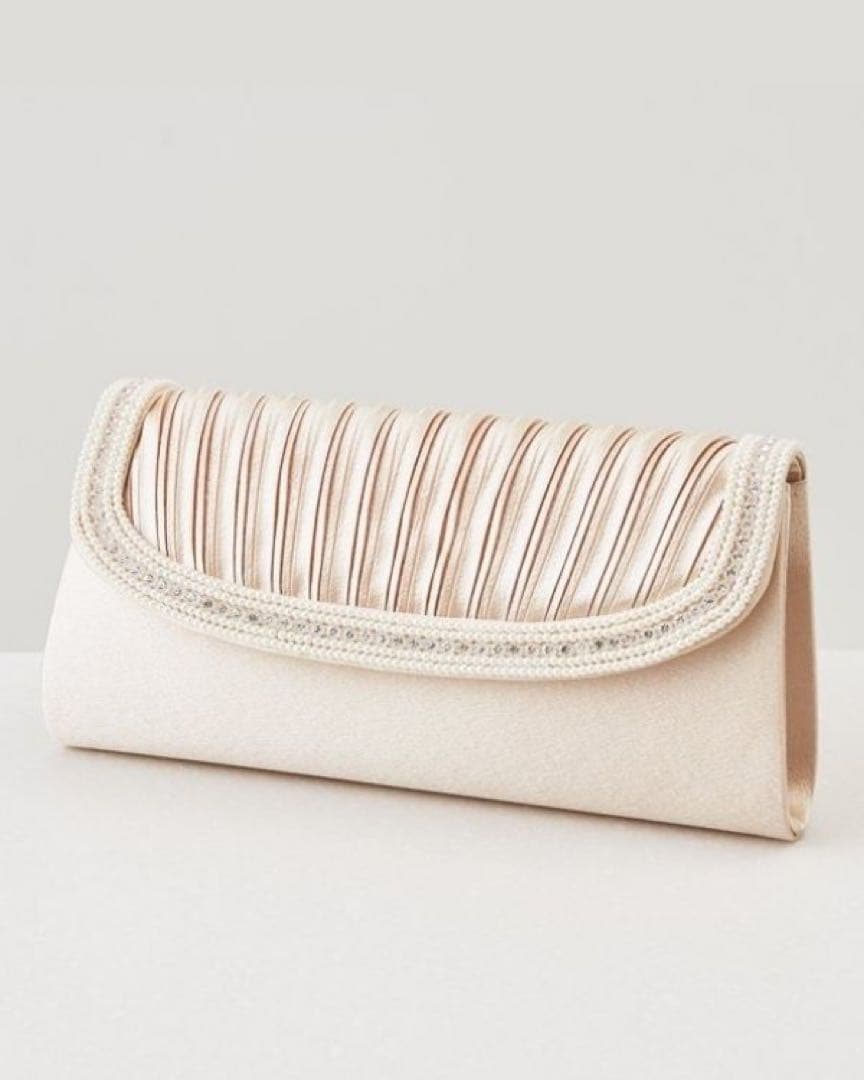 東京ソワール　ミニパールライン×プリーツデザイン　サテンフォーマルバッグ