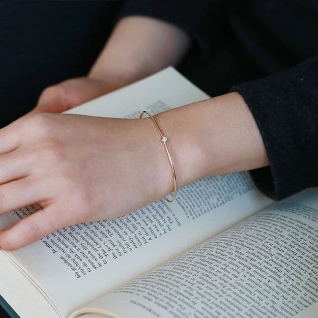 オレフィーチェ　ヌード バングル　18kYG 一粒ダイヤ　最終価格　お値下げ不可