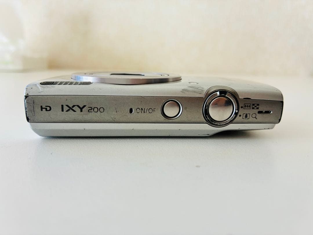 Canon IXY 200 シルバー コンパクトデジタルカメラ　ジャンク