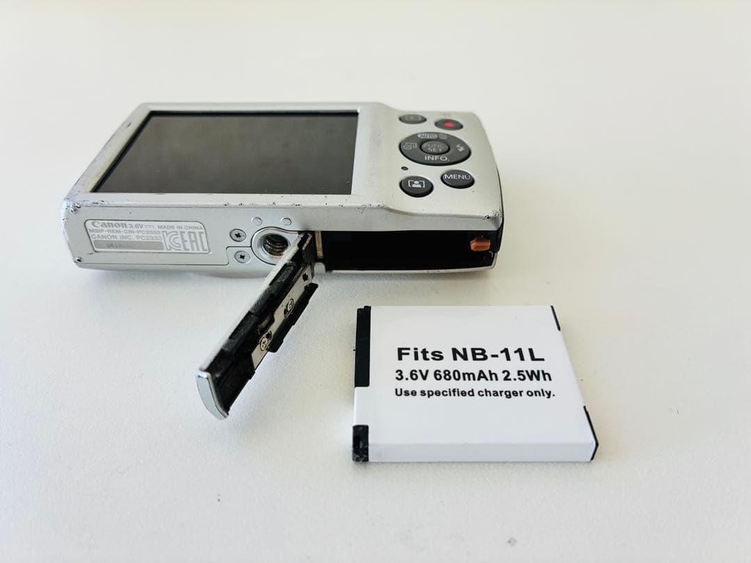 Canon IXY 200 シルバー コンパクトデジタルカメラ　ジャンク