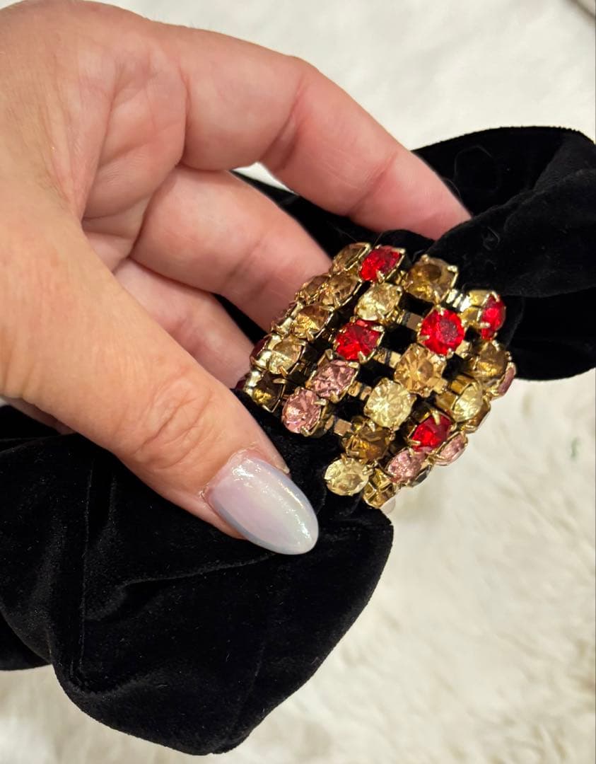 acca ビジュー付き　黒ベルベット　大きめシュシュ