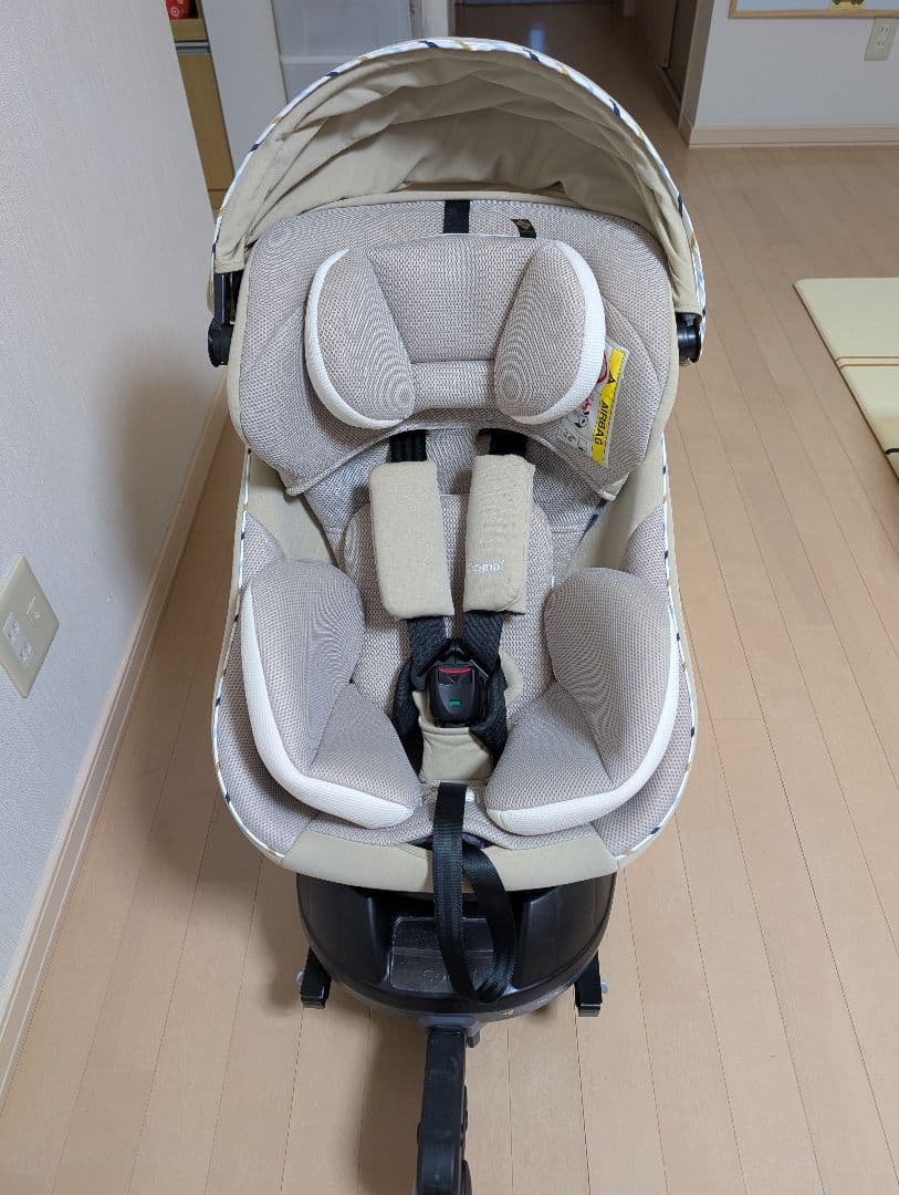 Combi クルムーヴスマート ベージュ　ISOFIX