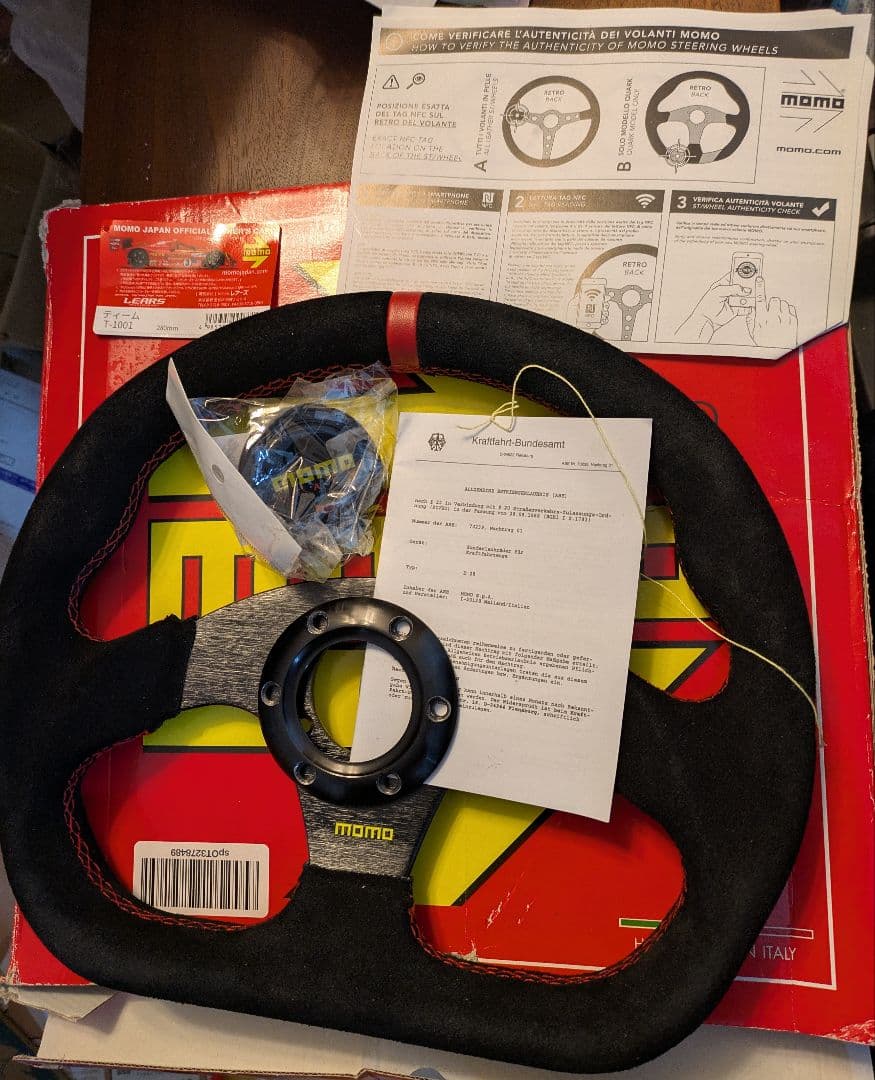 値下げ　MOMO T-1001 ステアリングホイール 280mm未使用品
