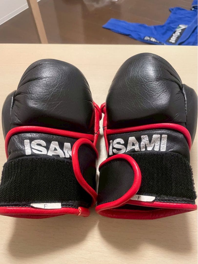 ISAMI ボクシンググローブ 黒 赤 サイズF