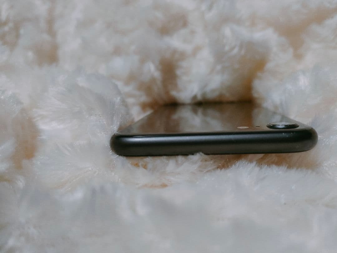 iPhone 8 本体 ・ simフリー ・ 64GB・ 中古