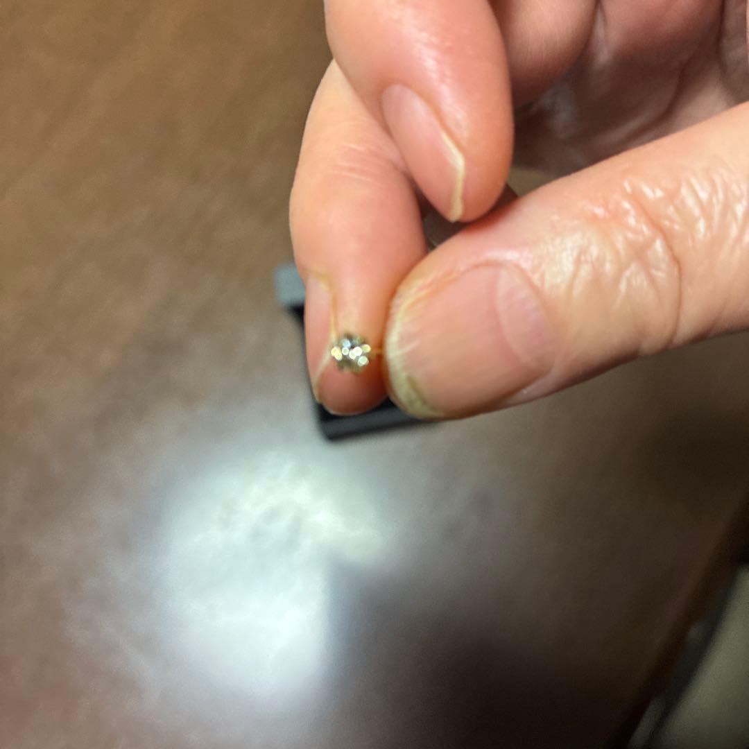 18金ダイヤ片耳ピアス