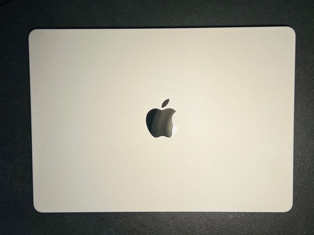 Apple M2 MacBookAir 13.6インチ　スターライトカラー