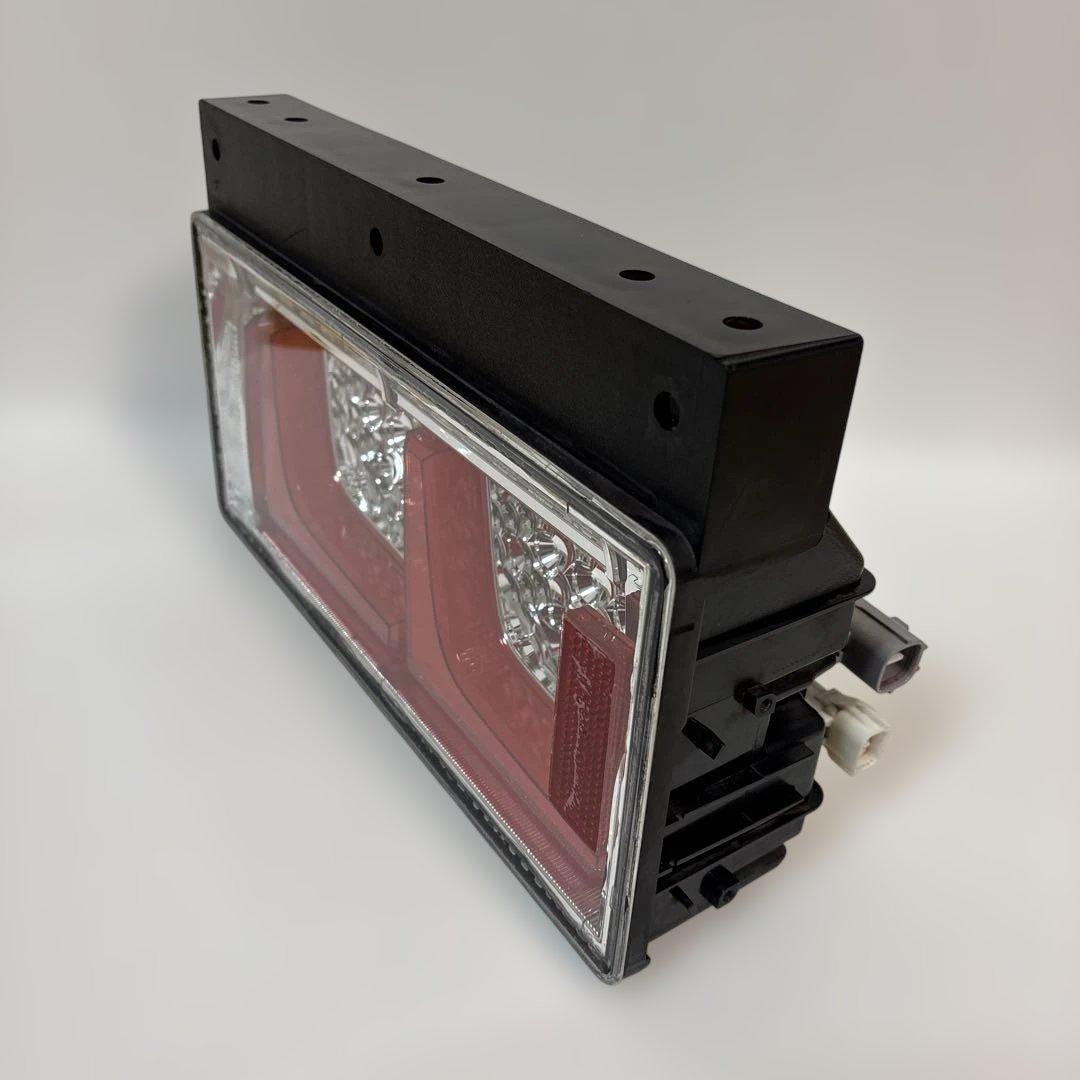 NO19 小糸　トラック用 4t 10t ノーマルタイプ（助手席側）左